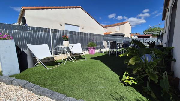 A VENDRE VILLA TROIS FACES RECENTE DE 82M² SUR TERRAIN DE 286M² A ELNE - EN PLAIN PIED - DEUX CHAMBRES - GARAGE - AUCUN TRAVAUX A PREVOIR - AUX NORMES.

Cette villa, située sur un secteur calme et recherché, se compose en plain-pied d'un hall d'entrée avec dressing, d'une pièce à vivre baignée de lumière qui s'ouvre sur une cuisine américaine aménagée, d'une buanderie, de deux chambres au volume exceptionnel, d'une pièce d'eau et d'un toilette indépendant.
Un garage est inclus, en plus d'une place de parking sur la parcelle.
A l'abri des regards, son jardin sans aucun entretien, vous offira d'agréables moments de détente et de farniente entre amis ou en famille.
Cette villa, en parfait état, sera idéale pour votre résidence principale ou secondaire, et parfaite pour un couple de retraités ou une personne seule, sans aucune contrainte.

Les plus : aucun travaux intérieur ni extérieur, proximité de toutes les commodités, ballon thermodynamique, menuiseries alu et pvc double vitrage, volets roulants électriques en alu, garage avec porte motorisés.

Je reste à votre disposition pour toutes informations.

DPE  en cours.