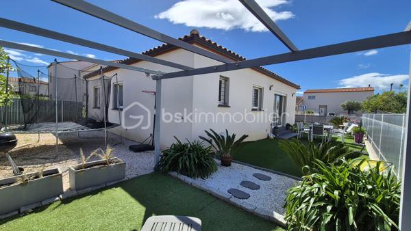 A VENDRE VILLA TROIS FACES RECENTE DE 82M² SUR TERRAIN DE 286M² A ELNE - EN PLAIN PIED - DEUX CHAMBRES - GARAGE - AUCUN TRAVAUX A PREVOIR - AUX NORMES.

Cette villa, située sur un secteur calme et recherché, se compose en plain-pied d'un hall d'entrée avec dressing, d'une pièce à vivre baignée de lumière qui s'ouvre sur une cuisine américaine aménagée, d'une buanderie, de deux chambres au volume exceptionnel, d'une pièce d'eau et d'un toilette indépendant.
Un garage est inclus, en plus d'une place de parking sur la parcelle.
A l'abri des regards, son jardin sans aucun entretien, vous offira d'agréables moments de détente et de farniente entre amis ou en famille.
Cette villa, en parfait état, sera idéale pour votre résidence principale ou secondaire, et parfaite pour un couple de retraités ou une personne seule, sans aucune contrainte.

Les plus : aucun travaux intérieur ni extérieur, proximité de toutes les commodités, ballon thermodynamique, menuiseries alu et pvc double vitrage, volets roulants électriques en alu, garage avec porte motorisés.

Je reste à votre disposition pour toutes informations.

DPE  en cours.