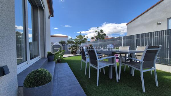 A VENDRE VILLA TROIS FACES RECENTE DE 82M² SUR TERRAIN DE 286M² A ELNE - EN PLAIN PIED - DEUX CHAMBRES - GARAGE - AUCUN TRAVAUX A PREVOIR - AUX NORMES.

Cette villa, située sur un secteur calme et recherché, se compose en plain-pied d'un hall d'entrée avec dressing, d'une pièce à vivre baignée de lumière qui s'ouvre sur une cuisine américaine aménagée, d'une buanderie, de deux chambres au volume exceptionnel, d'une pièce d'eau et d'un toilette indépendant.
Un garage est inclus, en plus d'une place de parking sur la parcelle.
A l'abri des regards, son jardin sans aucun entretien, vous offira d'agréables moments de détente et de farniente entre amis ou en famille.
Cette villa, en parfait état, sera idéale pour votre résidence principale ou secondaire, et parfaite pour un couple de retraités ou une personne seule, sans aucune contrainte.

Les plus : aucun travaux intérieur ni extérieur, proximité de toutes les commodités, ballon thermodynamique, menuiseries alu et pvc double vitrage, volets roulants électriques en alu, garage avec porte motorisés.

Je reste à votre disposition pour toutes informations.

DPE  en cours.