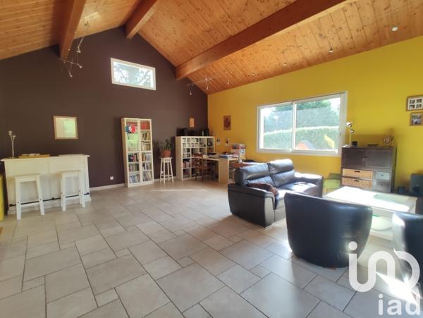 Maison traditionnelle 5 pièces de 156 m² à Laizé (71870)