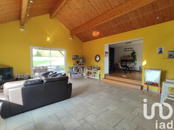 Maison traditionnelle 5 pièces de 156 m² à Laizé (71870)