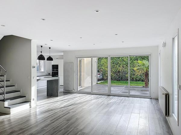 MAISON de 2017 à 15' de la gare RER/SNCF