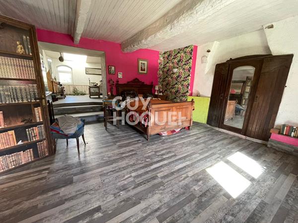 Vaste longère à Vendre à Marzan de plus de 400 m² !