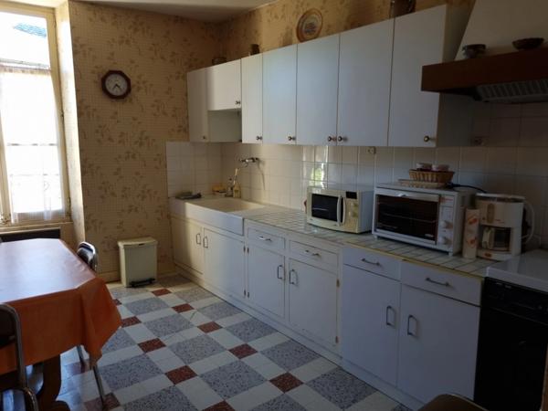 Maison de Ville - 106m² - 6 pièces - MONTMORILLON - 86500