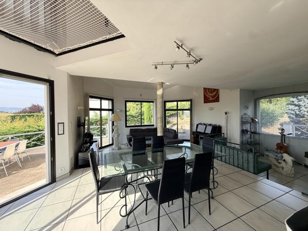 Maison
         5 pièces
        - 138 m² 490 000 € *