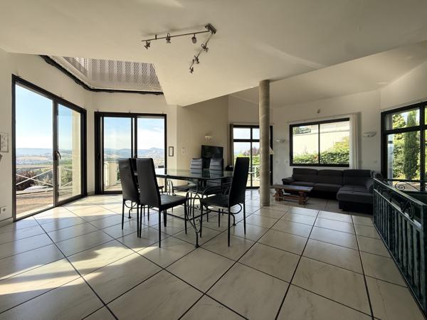 Maison
         5 pièces
        - 138 m² 490 000 € *