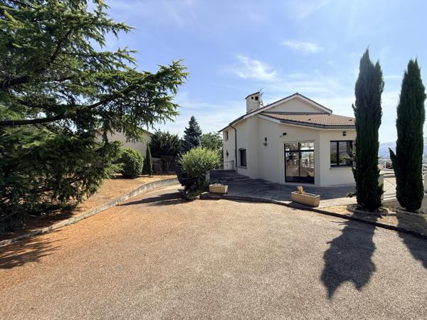 Maison
         5 pièces
        - 138 m² 490 000 € *