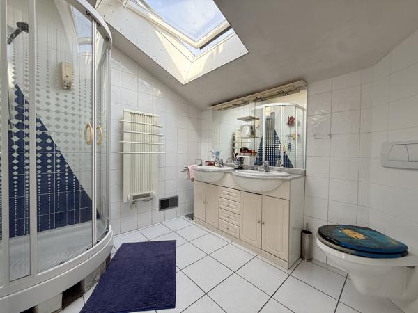 Maison
         5 pièces
        - 138 m² 490 000 € *