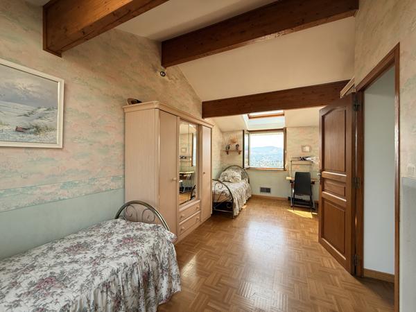 Maison
         5 pièces
        - 138 m² 490 000 € *