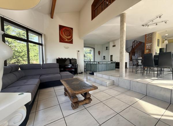 Maison
         5 pièces
        - 138 m² 490 000 € *