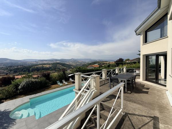 Maison
         5 pièces
        - 138 m² 490 000 € *