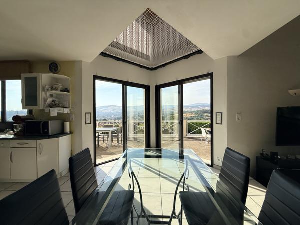 Maison
         5 pièces
        - 138 m² 490 000 € *