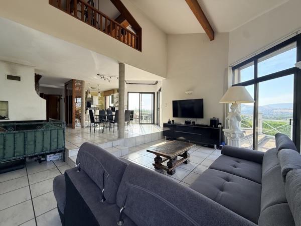 Maison
         5 pièces
        - 138 m² 490 000 € *