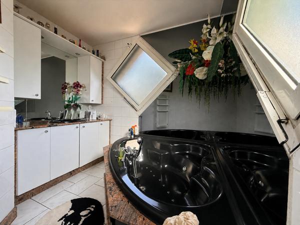 Maison
         5 pièces
        - 138 m² 490 000 € *