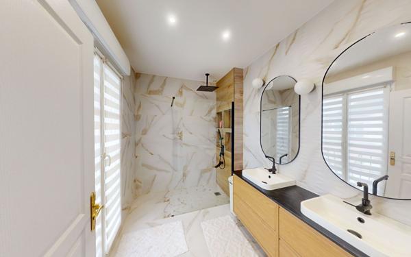 Maison à vendre    7 pièces • 197 m2 Magny-le-Hongre