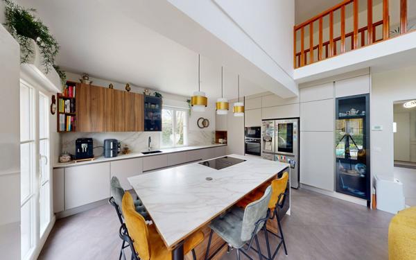 Maison à vendre    7 pièces • 197 m2 Magny-le-Hongre