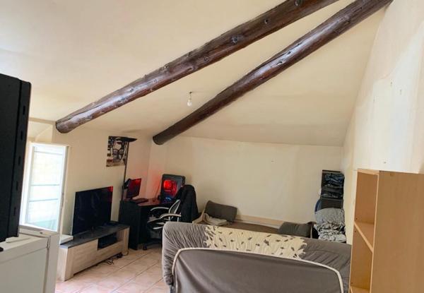 Immeuble de 145 m² à Piolenc, 5 appartements et garage
