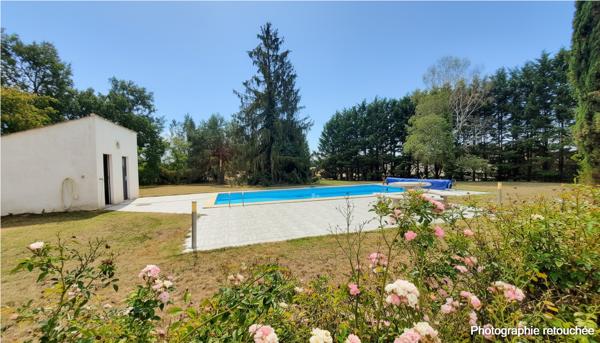 Maison de plain-pied 3 chambres, piscine et grand terrain