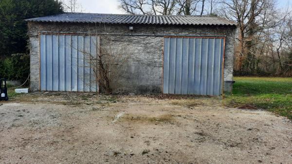 Maison de plain-pied 3 chambres, piscine et grand terrain