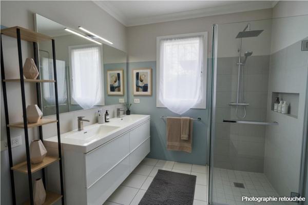 Maison de plain-pied 3 chambres, piscine et grand terrain