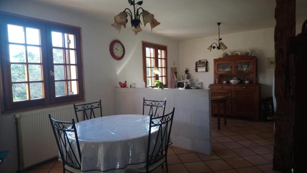 Maison charmante d'environ 130 m2 avec grand garage