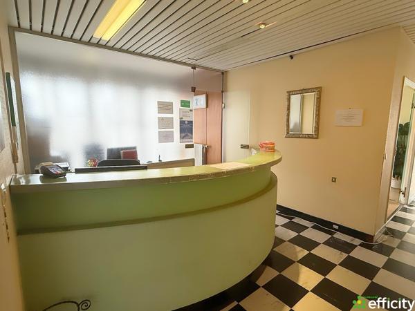 Local Commercial 7 pièces - 163 m²