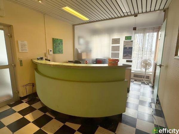 Local Commercial 7 pièces - 163 m²