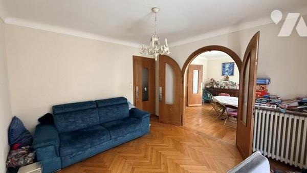 Bâtiment mixte d'habitation et d'activité professionnelle.