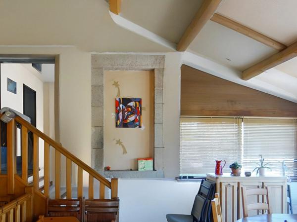 Maison à vendre 5 pièces plus grange avec terrain de 2620 m2 LAPEYROUSE (63)