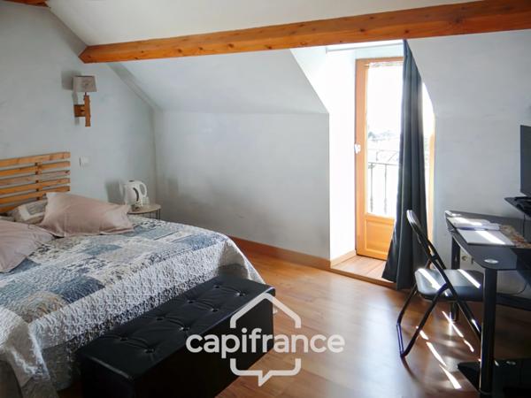 Maison à vendre 5 pièces plus grange avec terrain de 2620 m2 LAPEYROUSE (63)