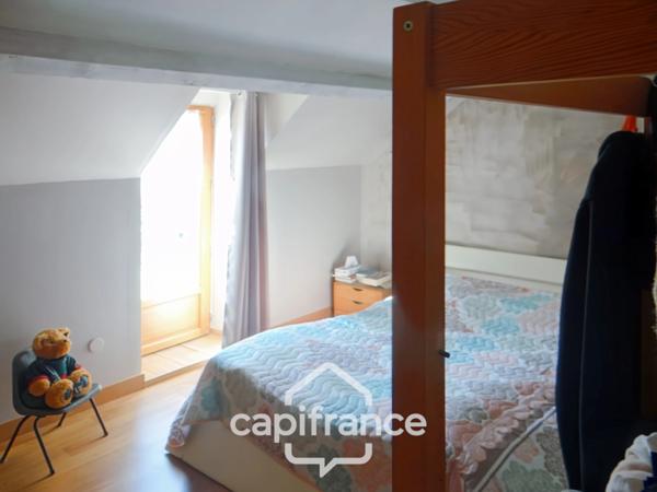 Maison à vendre 5 pièces plus grange avec terrain de 2620 m2 LAPEYROUSE (63)