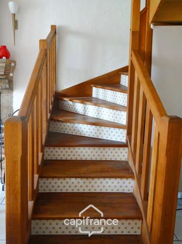 Maison à vendre 5 pièces plus grange avec terrain de 2620 m2 LAPEYROUSE (63)