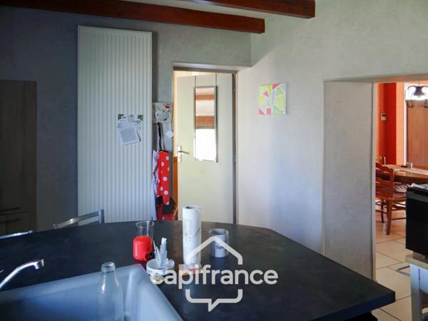 Maison à vendre 5 pièces plus grange avec terrain de 2620 m2 LAPEYROUSE (63)