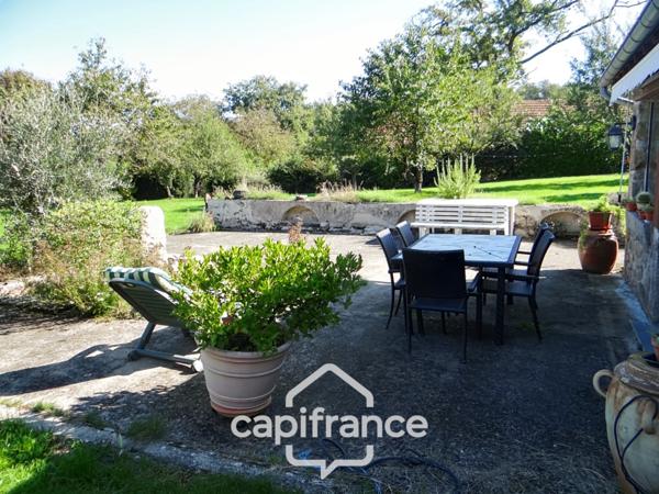 Maison à vendre 5 pièces plus grange avec terrain de 2620 m2 LAPEYROUSE (63)