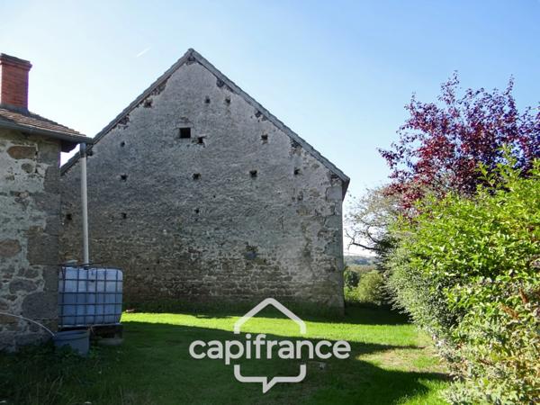 Maison à vendre 5 pièces plus grange avec terrain de 2620 m2 LAPEYROUSE (63)
