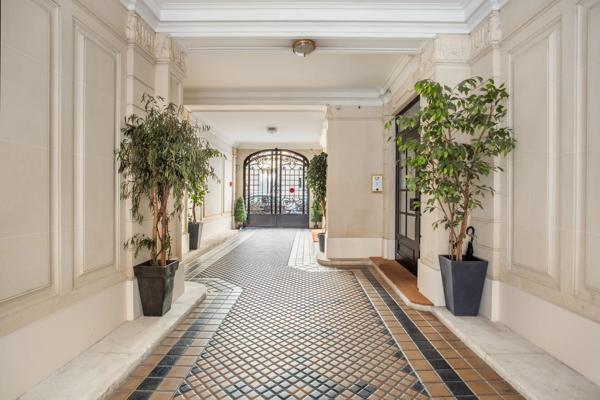 Chambre Paris 17 e - PIERRE DEMOURS