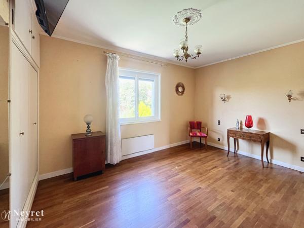 Maison 140 m² avec dépendance, deux garages sur un terrain de 530 m² – Charly (69390