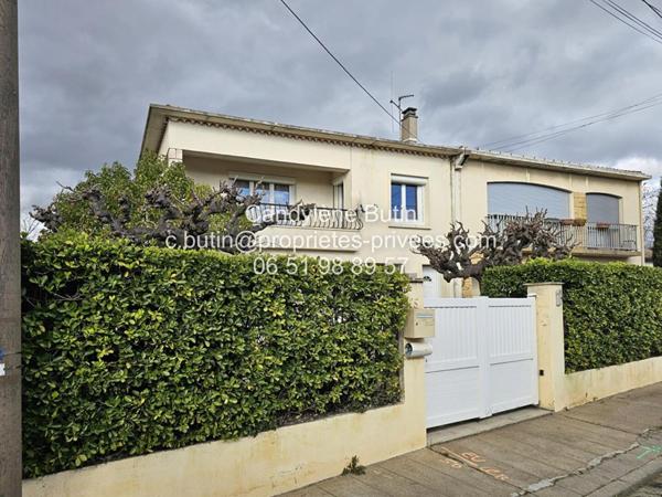 maison de ville avec extérieur et garage