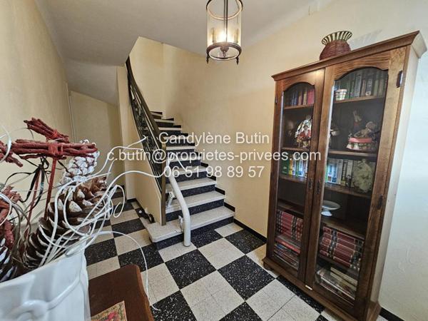 maison de ville avec extérieur et garage