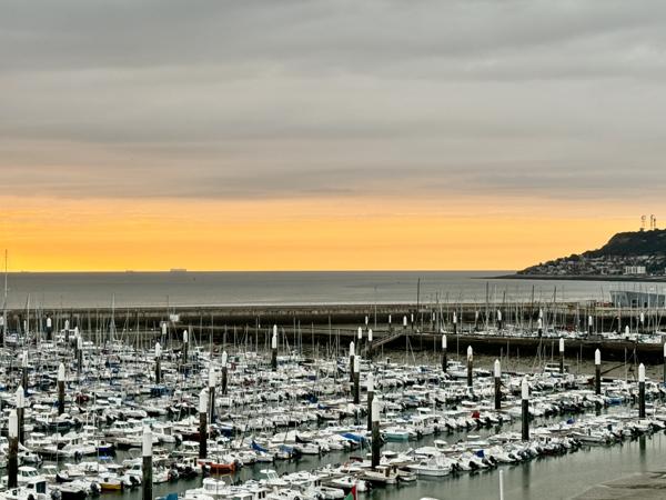 Le Havre (76600) LE HAVRE APPARTEMENT 104 M2 VUE MER ÉTAGE ÉLEVÉ 3 CHAMBRES