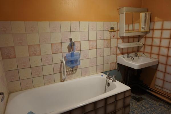 Maison de 85m² à rénover sur un terrain constructible de 1700m².