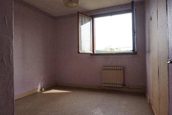 Maison de 85m² à rénover sur un terrain constructible de 1700m².