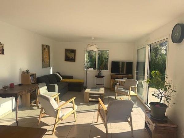 Maison moderne familiale, calme, aucun travaux.