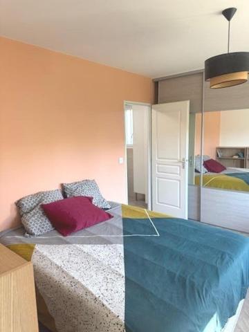 Maison moderne familiale, calme, aucun travaux.