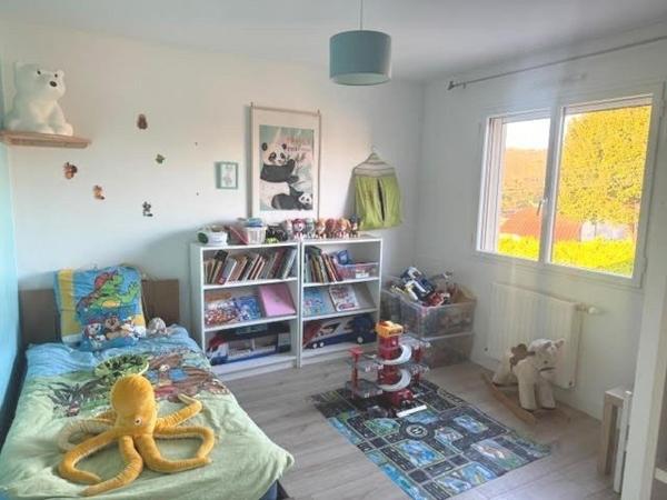 Maison moderne familiale, calme, aucun travaux.