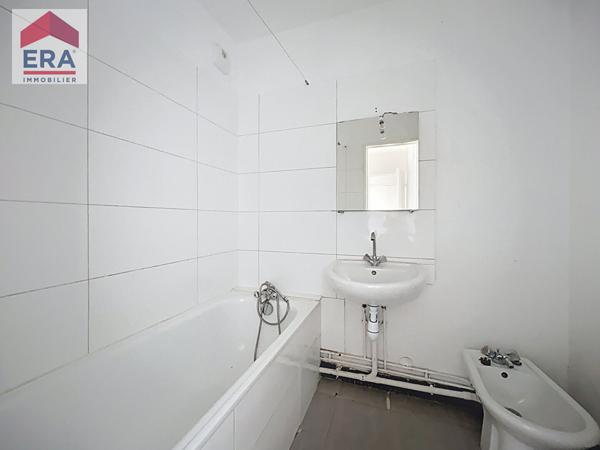 A VENDRE - 4 PIECES 74m² + BOX