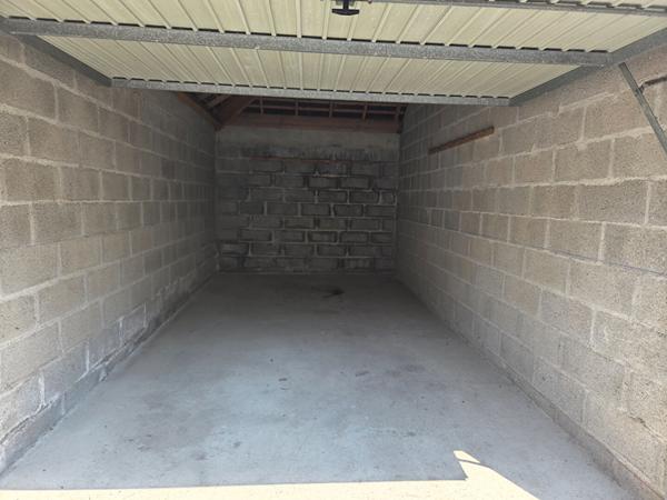 -GARAGE 18m²- Location annuelle , Concarneau