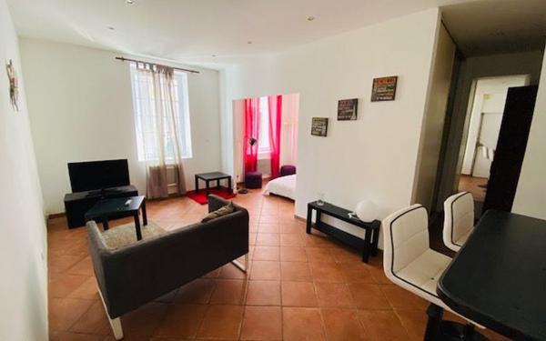 Appartement à vendre    2 pièces • 31,73 m2 Marseille 8