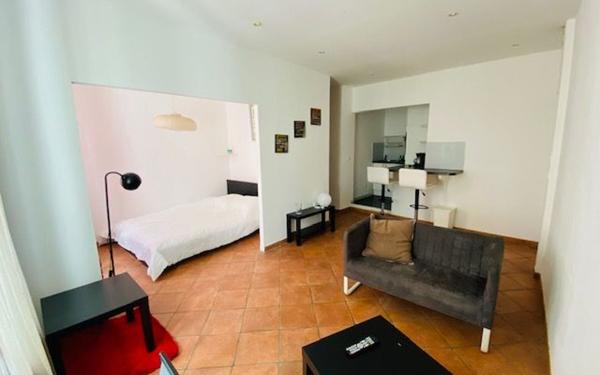 Appartement à vendre    2 pièces • 31,73 m2 Marseille 8