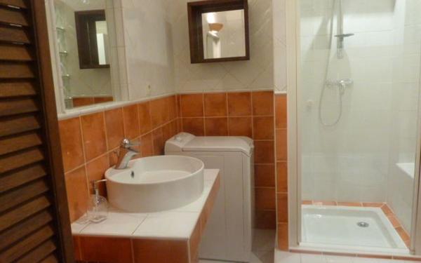 Appartement à vendre    2 pièces • 31,73 m2 Marseille 8